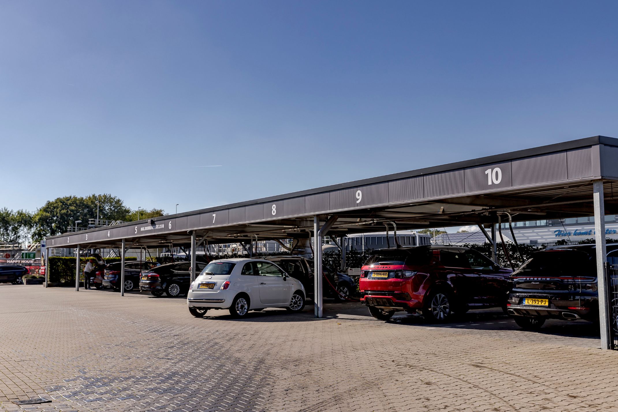 Auto's op het stofzuigplein