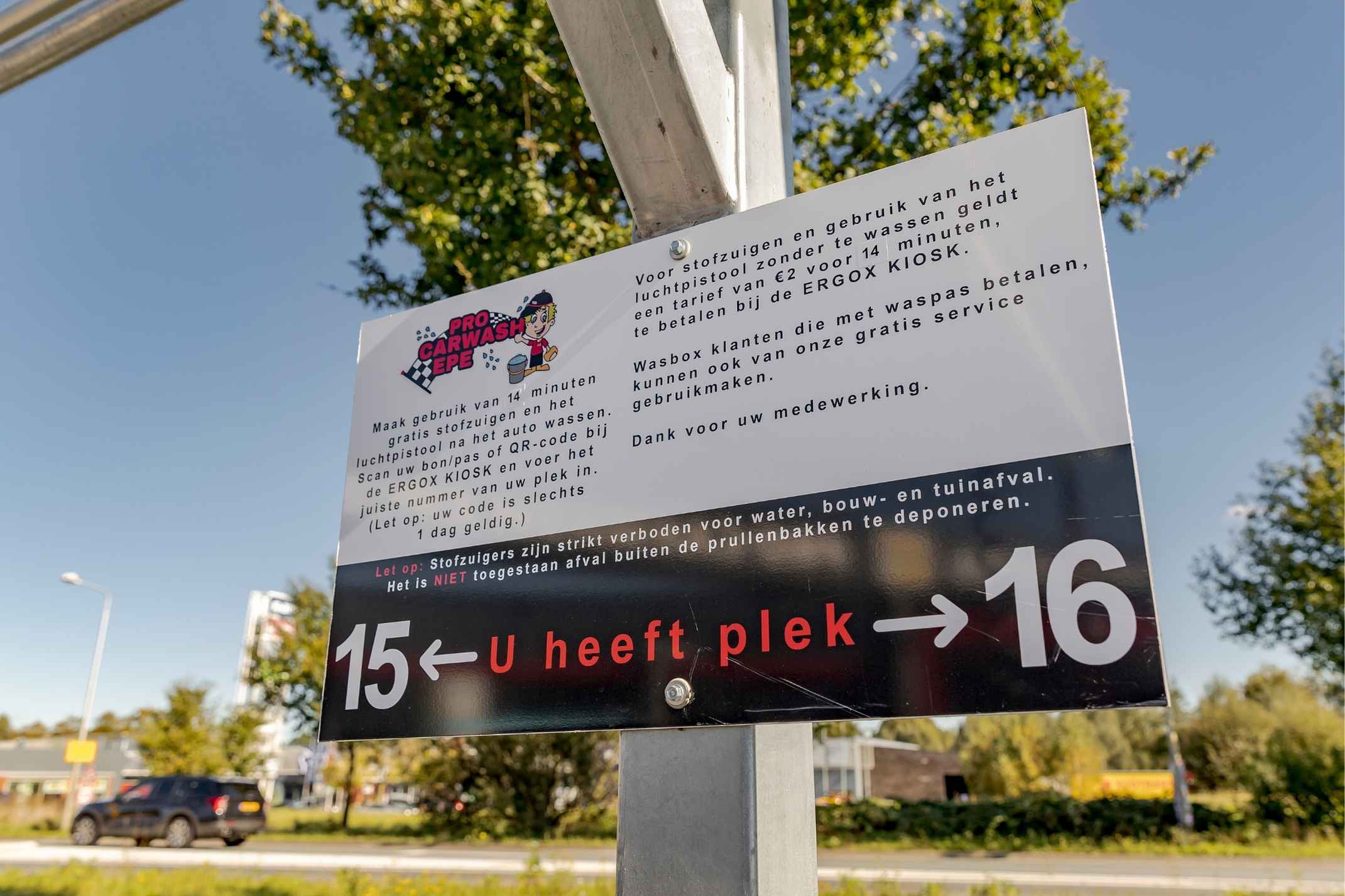 Mattenborstellaar en bandenpomp bij Pro Carwash Epe