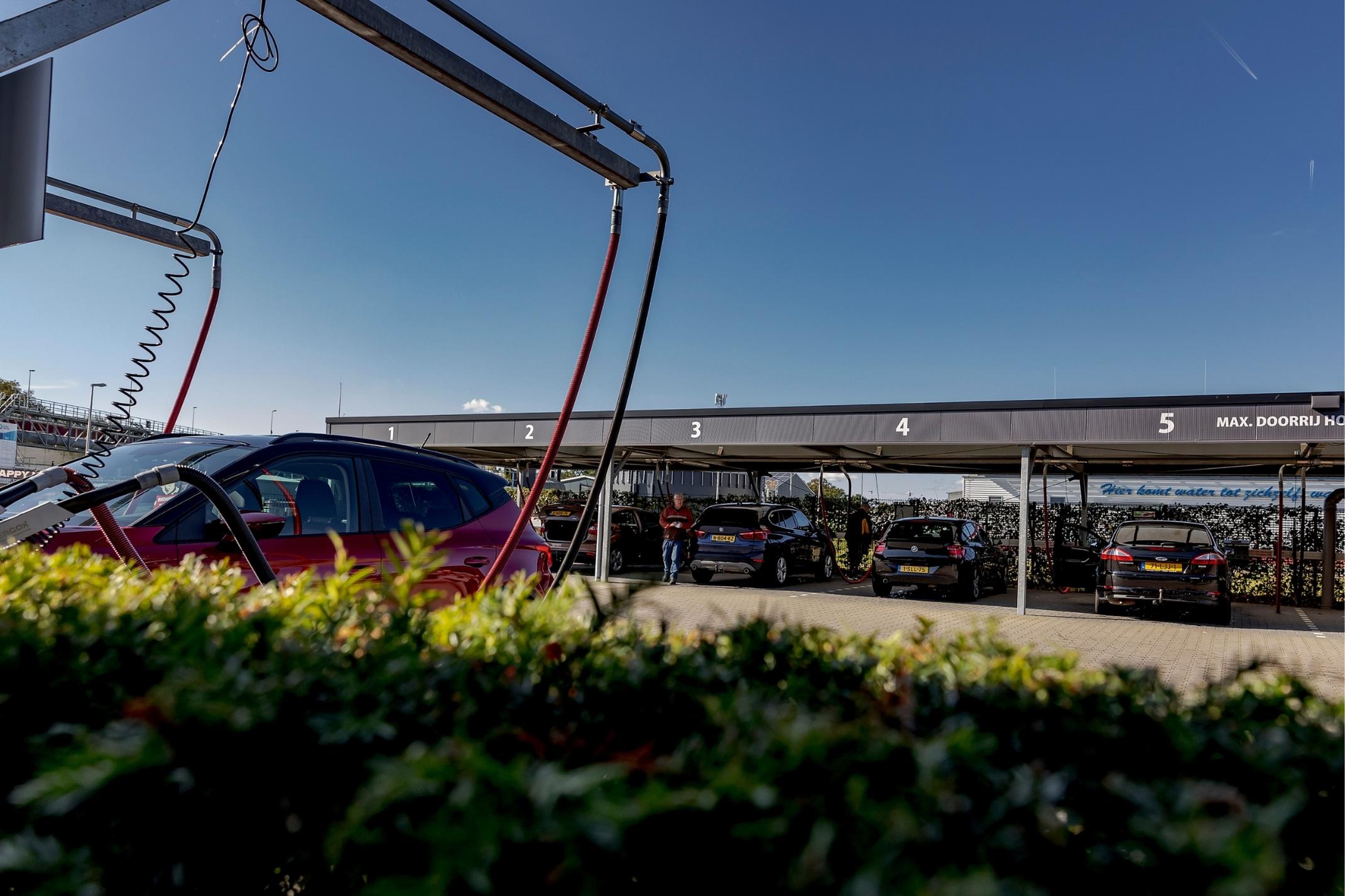 Het stofzuigplein van Pro Carwash Epe